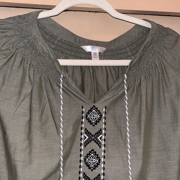 Time and Tru boho style army green blouse with embroidery size XXL - Picture 4 of 7